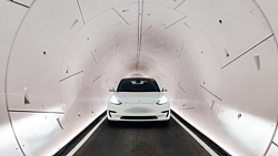 Tesla im Tunnel