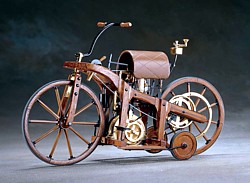 Motorrad von Daimler Modellnachbau