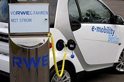 Stromversorgungssäule von e-mobility Berlin
