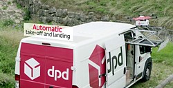 DPD-Paketauto mit Drohne