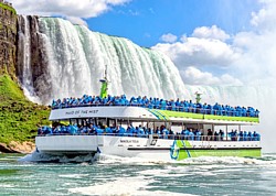Fähre an den Niagarafällen
