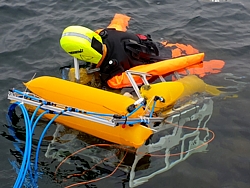 Wasserrettungsroboter mit Dummy