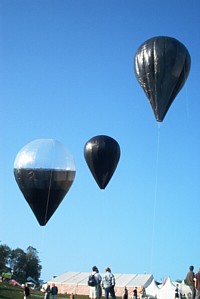 Verschiedene Solarballone von 2003