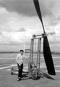 Bauer Wind-Cart mit riesigem Propeller